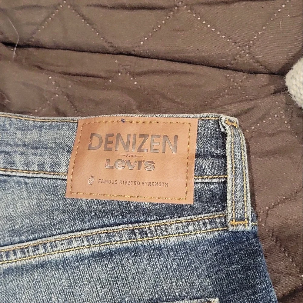 Denizen from Levi's Men's Blue Light Wash Straight Fit Stretch Jeans